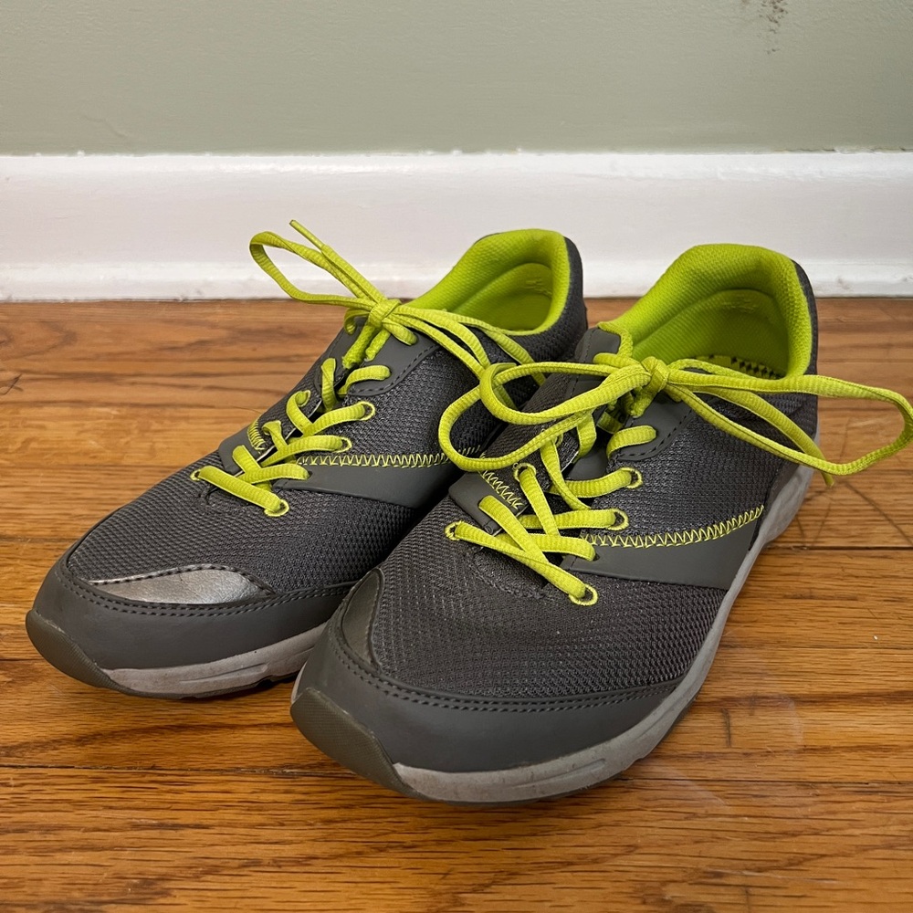 Vionic Kona 43 Athletic Sneakers Gray Green Women Size 8